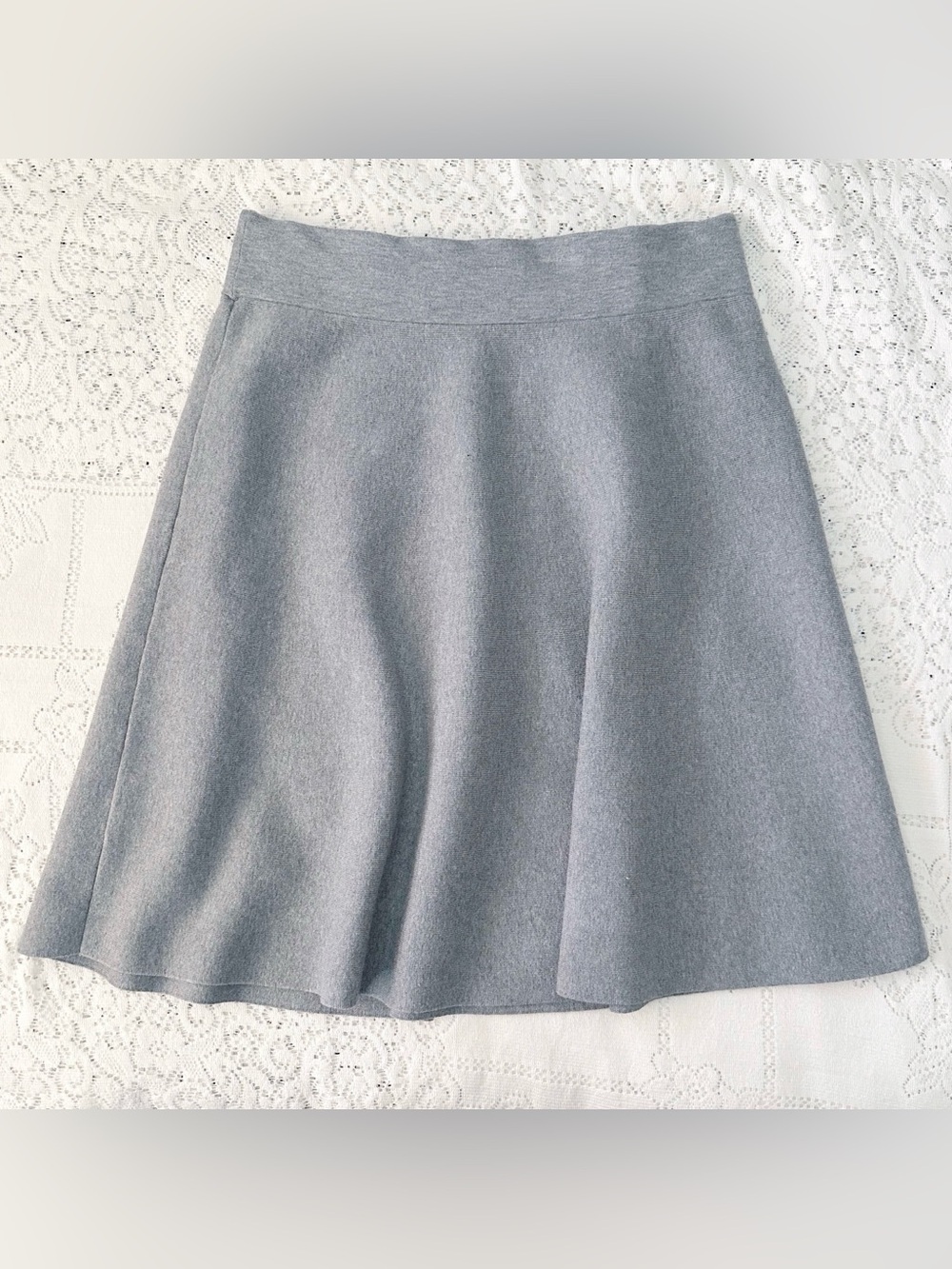 Ann Taylor Size Medium Skirt Sweater Gray Midi A-Line Knit Pull-On Viscose Blend